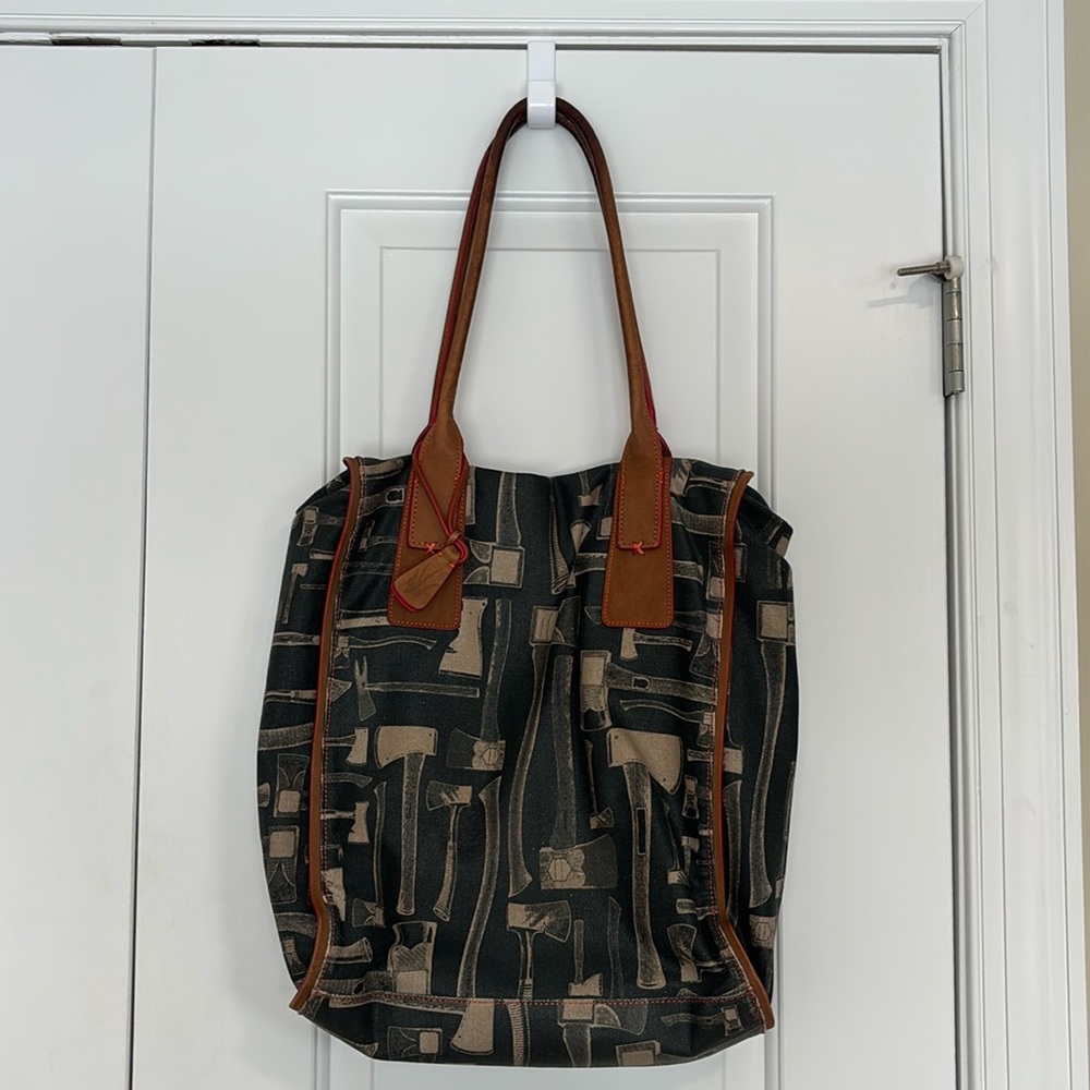 LOQUITA “Axe” Canvas Shopper